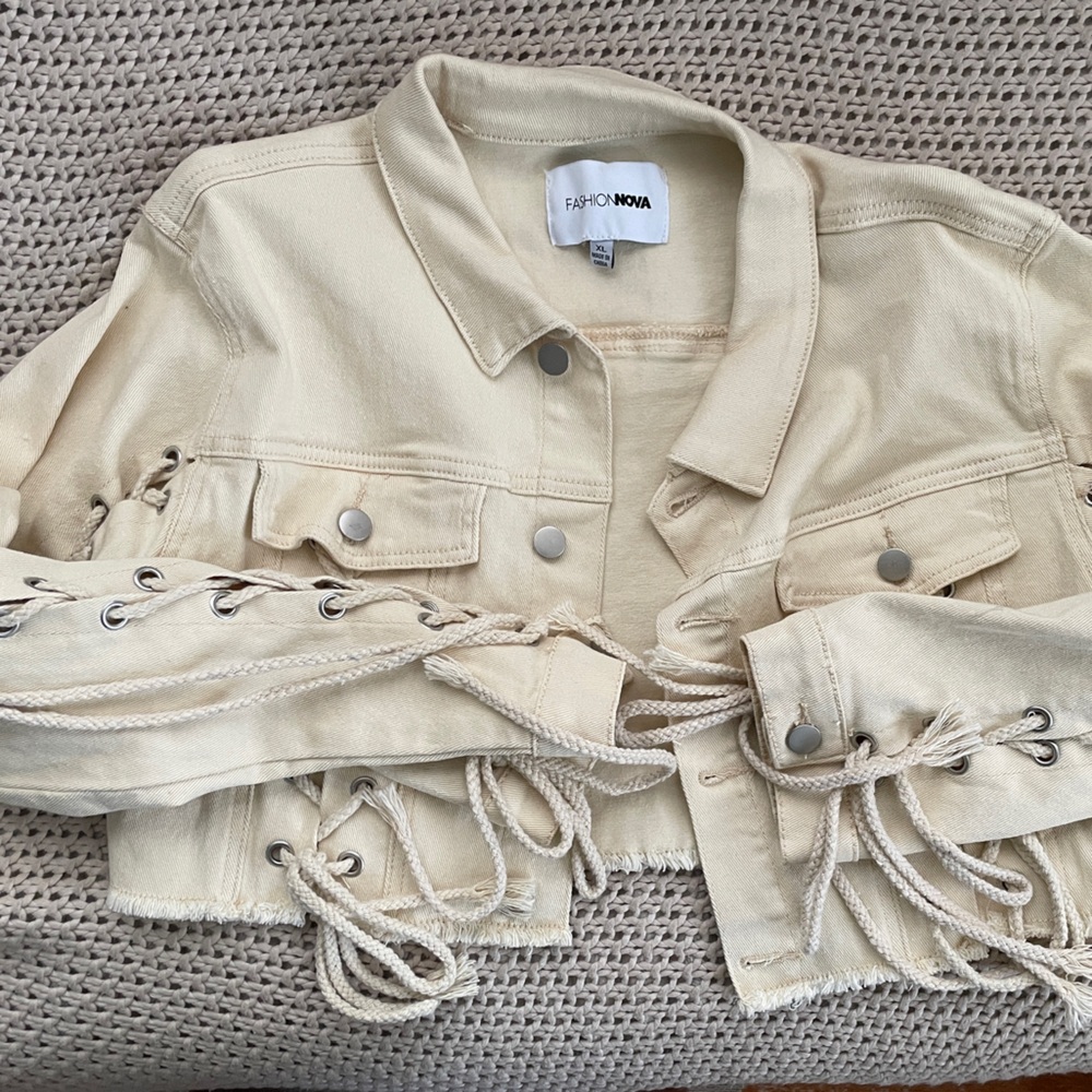 NWOT FASHION NOVA Can't Keep Up Denim Jacket - XL - Picture 5 of 10